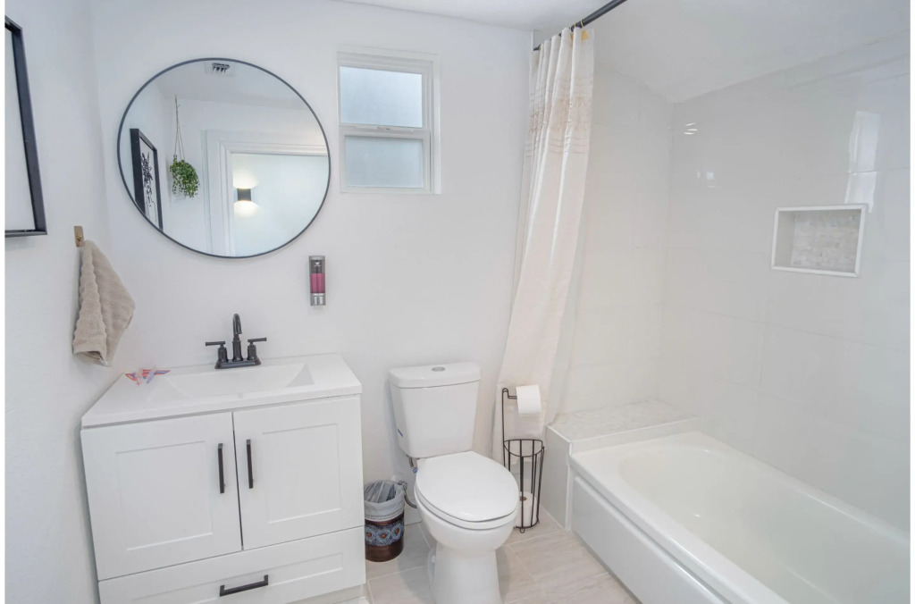 Spacious 4 BR Home Near River Walk 6 Mins Drive