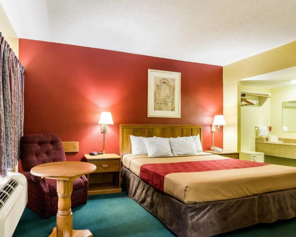 Econo Lodge Topeka Blvd.