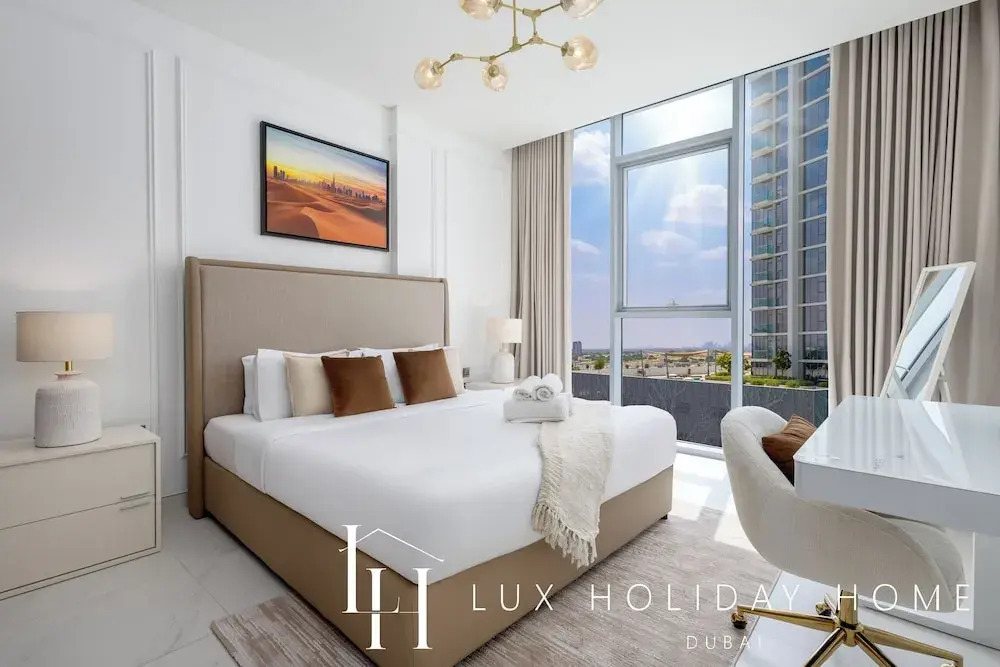 LUX | 2BR Lagoon View – District One, 10–15 min Burj Khalifa