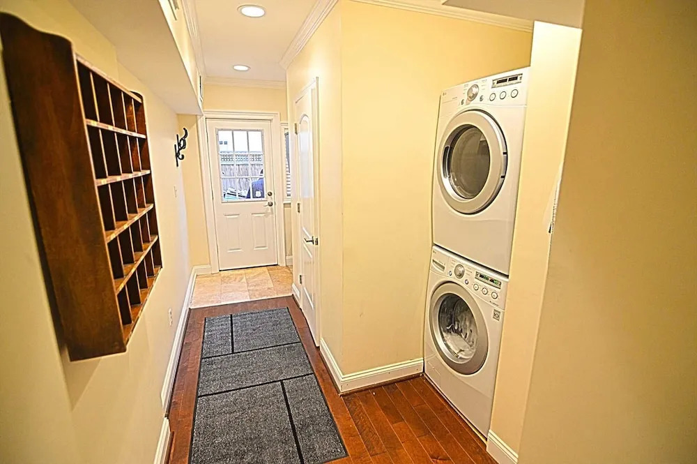 1826 Northwest Townhome #1060 - 3 Br Townhouse