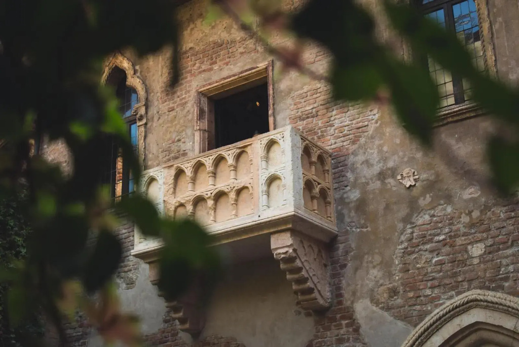 Large Filippini residence a few meters from the Arena