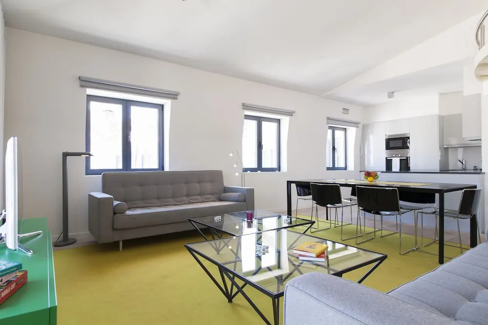 GuestReady - Central stylish home with parking
