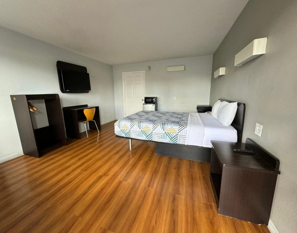 Motel 6-Delano, CA