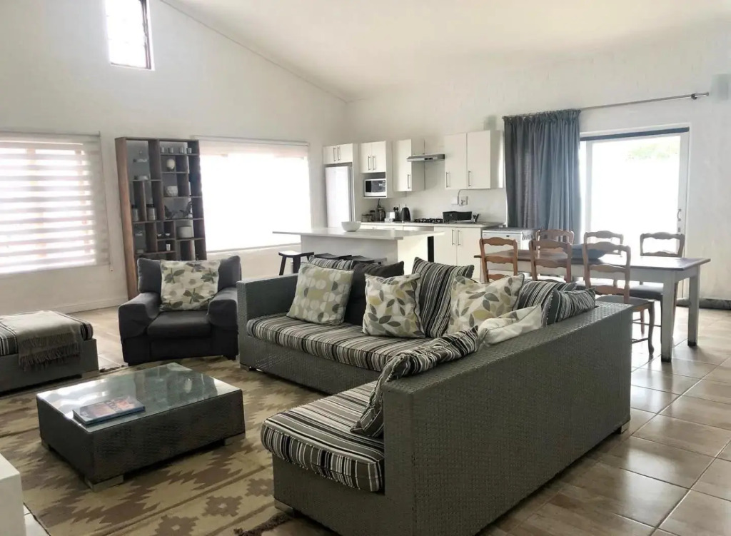 The Lily House Hermanus - Central Private Cottages
