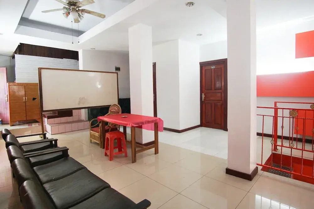 RedDoorz near Mall Abepura