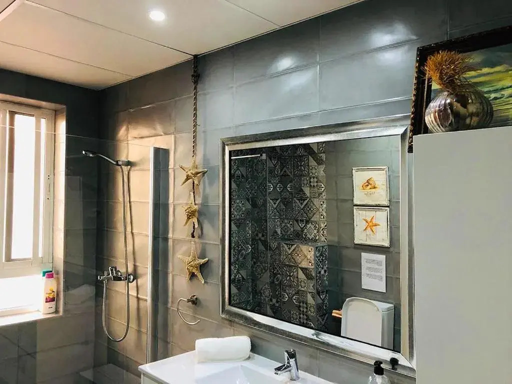Apartamento a 50 metros de la playa malagueta con vistas al mar