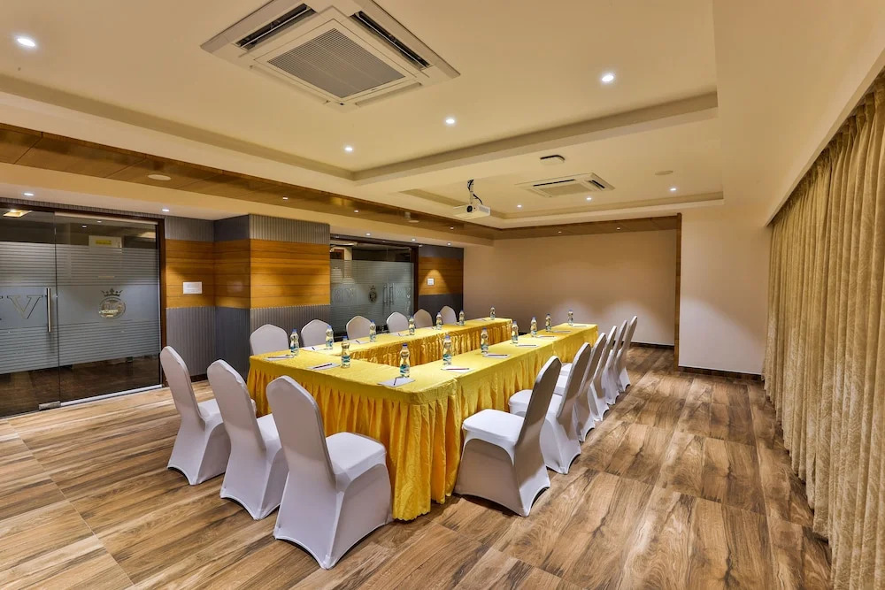 Hotel Vbr Grand Inn