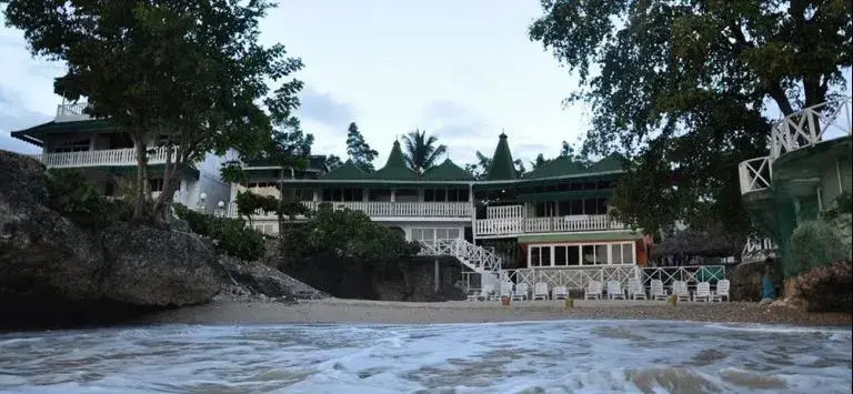 Dan's Creek Hotel