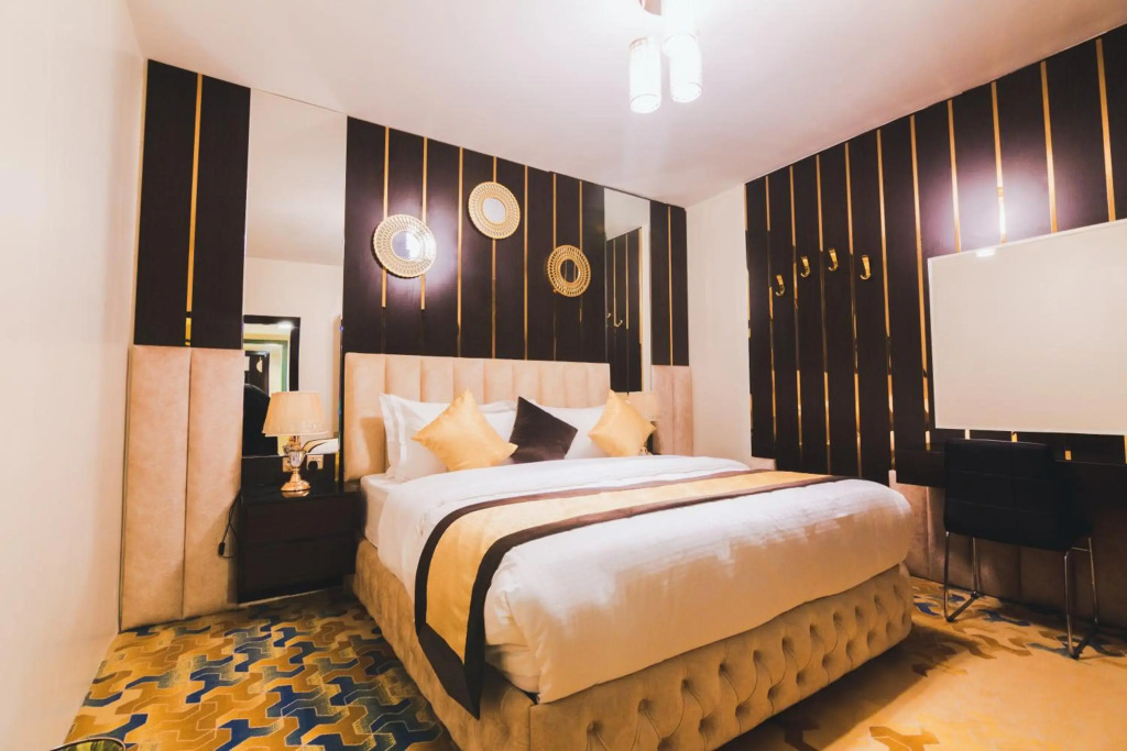 Golden Ship Hotel