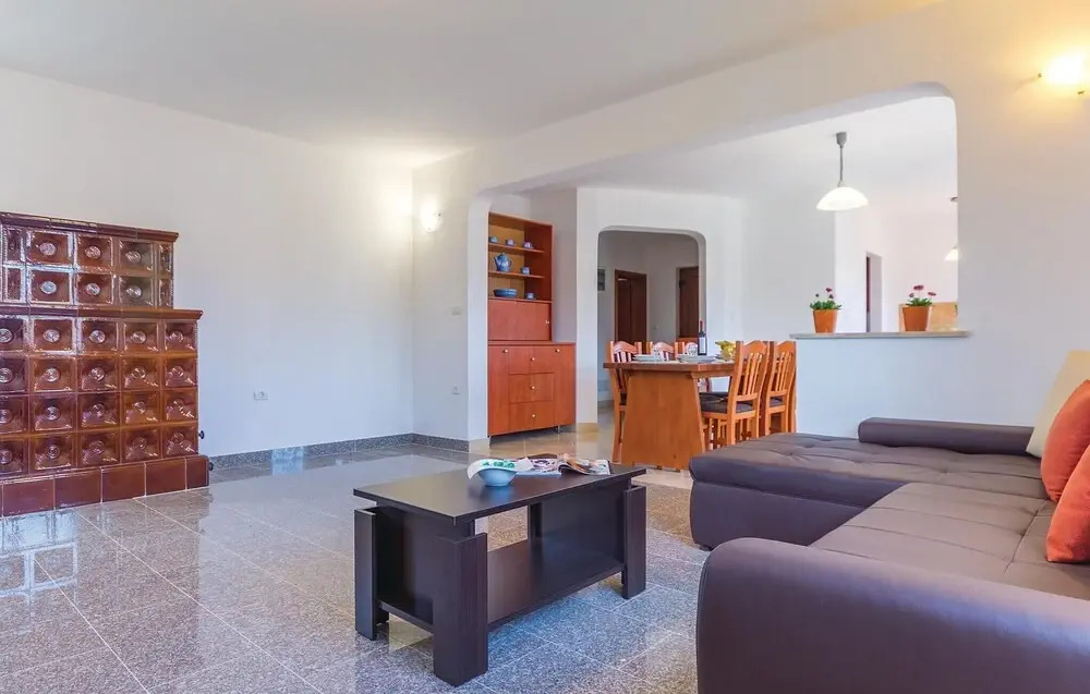 Amazing Home in Liznjan With Wifi and 3 Bedrooms