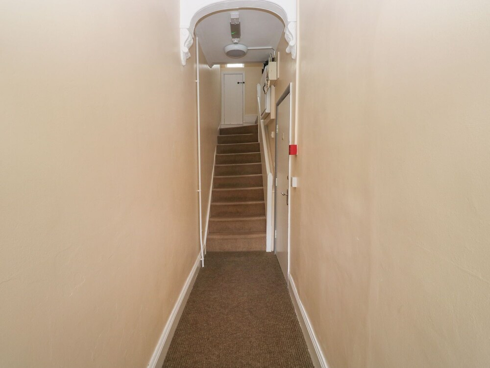 The English School, Flat 2