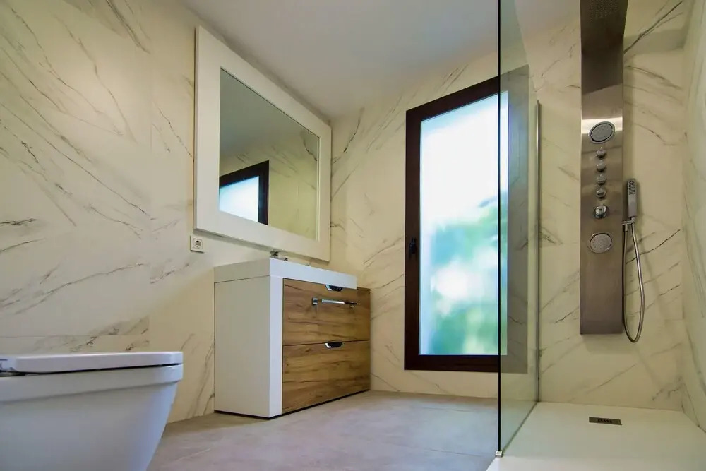 Contemporary Villa 5 bedrooms, huge plot, private pool, short distance beach