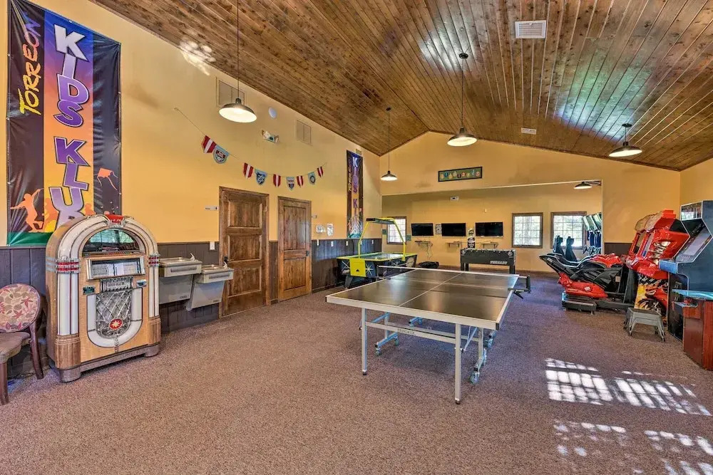Show Low 'a-to-z Cabin' With Deck & Gas Grill!