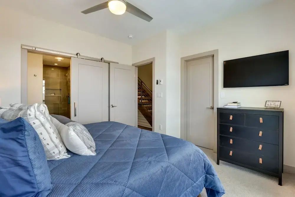 Rooftop Mtn View and Hot Tub Silverthorne Home!