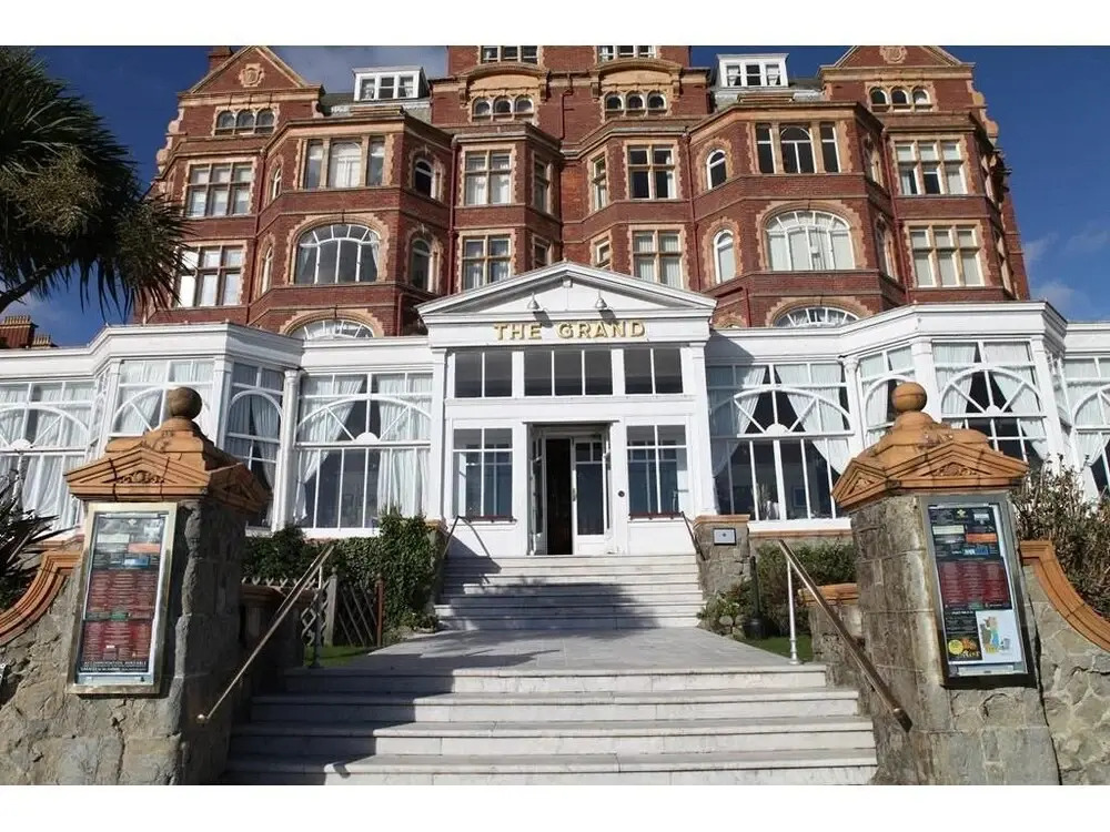 The Grand Burstin Hotel