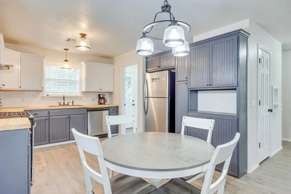 Updated Home w/ Yard ~ 14 Mi to Quartz Mountain!