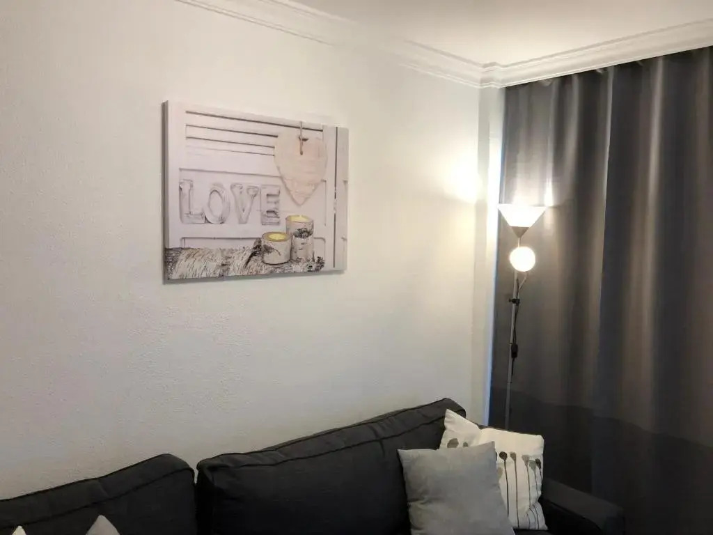 5 min walk from Yumbo 216