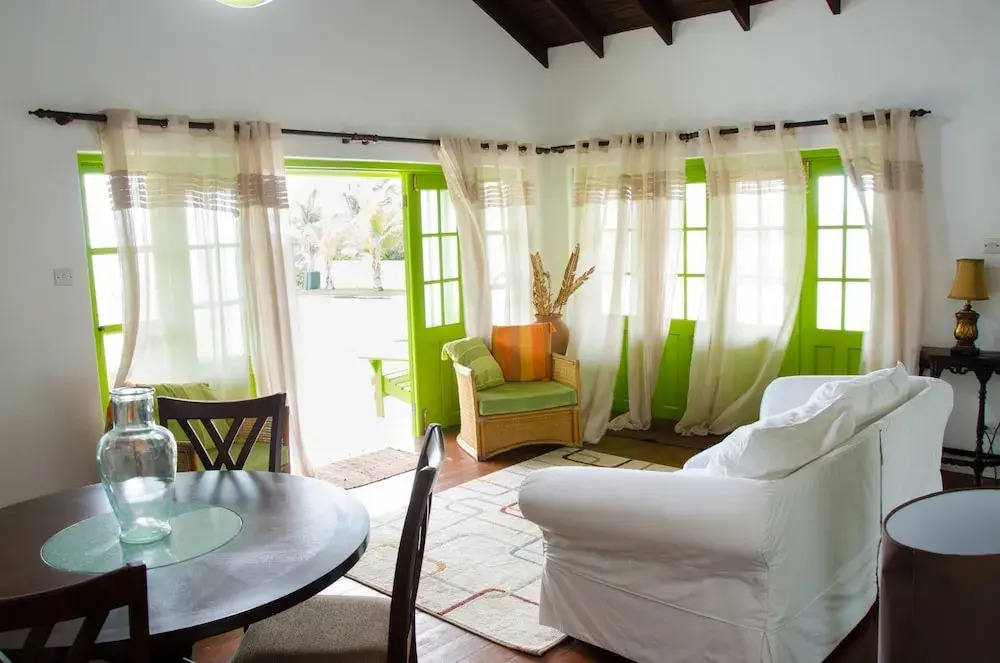 Beautiful Luxury two Bedroom Seaside Cottage at The Crane