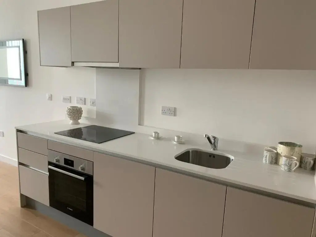 Bracknell - Stunning 2 bedroom Flat with Spectacular Views