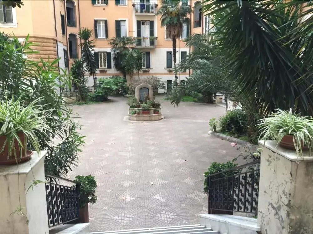 Four Seasons Holiday House