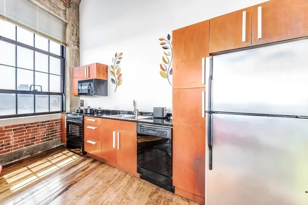 2BR Park Ave Townhome with parking by Cozysuites