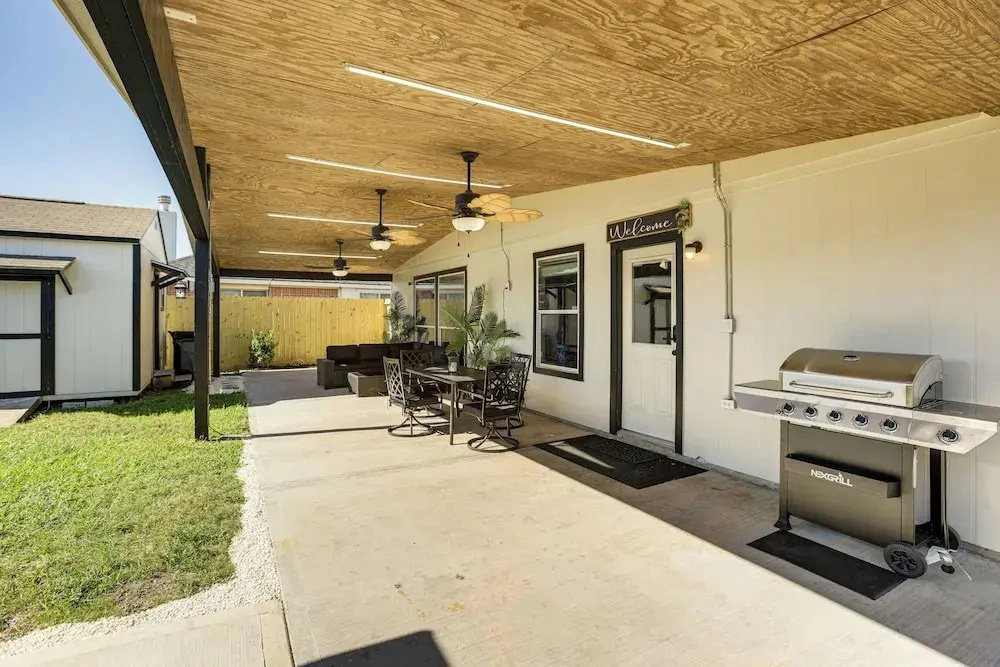 Solar-powered Home w/ & Game Room & Gym in Houston