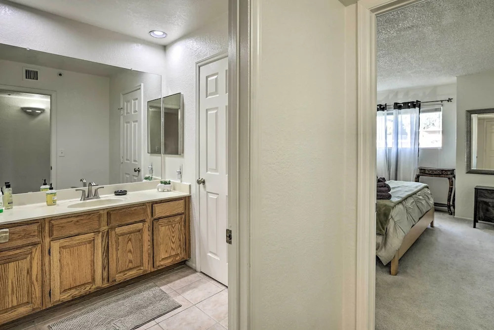 Scottsdale Condo w/ Pool & Hot Tub Access!