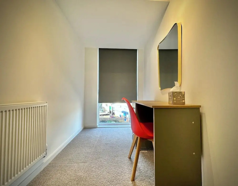Coates House by Guestz