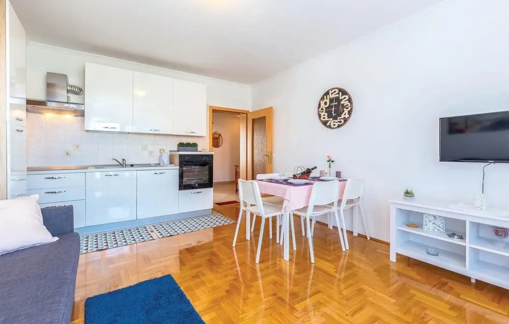 Beautiful Apartment in Crikvenica With Wifi and 2 Bedrooms