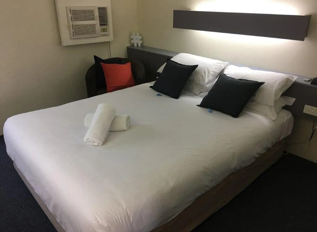 Emerald Central Hotel Official