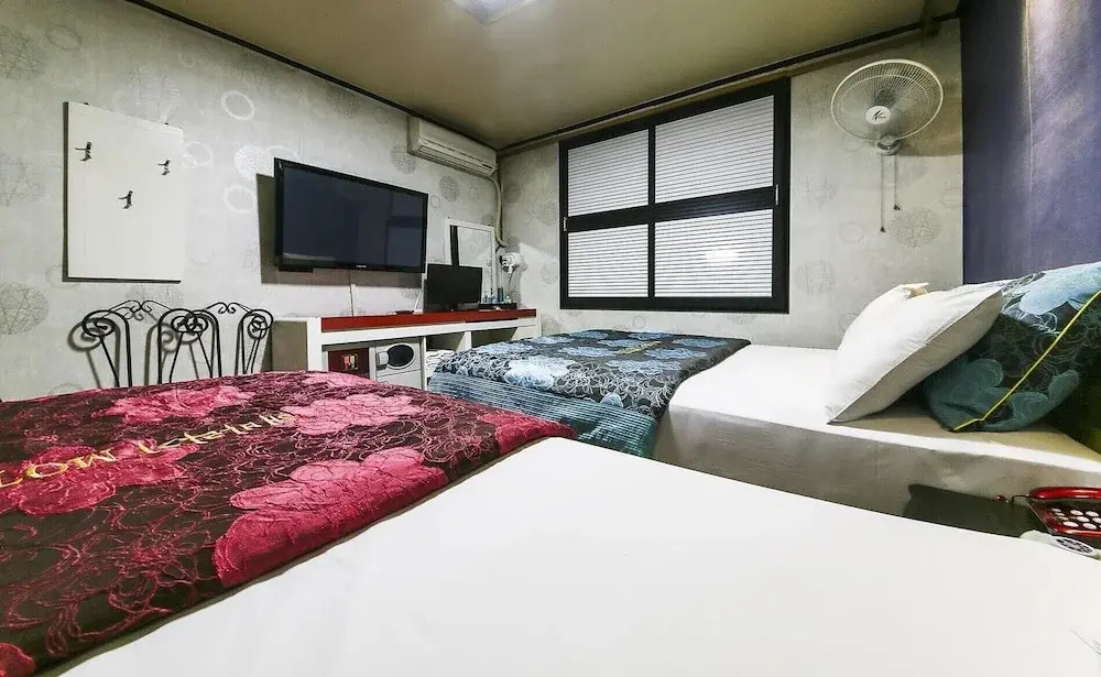 Sunflower Motel
