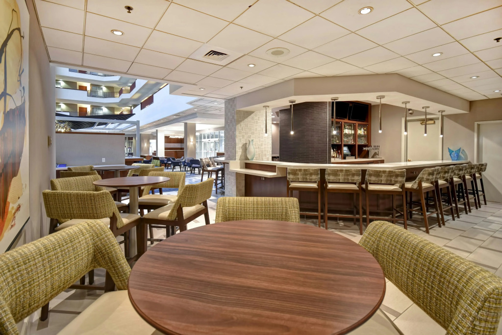 Отель Embassy Suites by Hilton Charleston