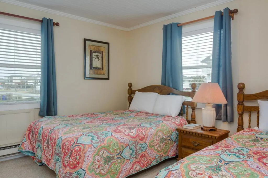 The Beach Fact Oar by Oak Island Accommodations