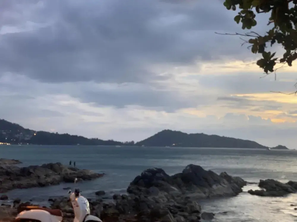 Bangla Thai  Escape 7-10 min walk