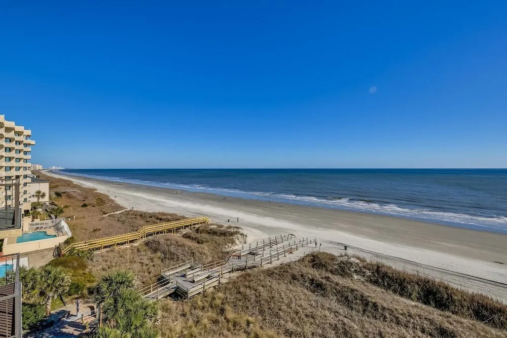 Crescent Sands on Crescent Beach by Condo-World