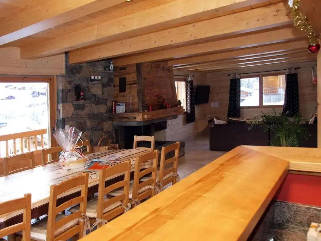 Chalet familial, 5 chambres, hammam, cheminée, près des pistes - FR-1-467-44