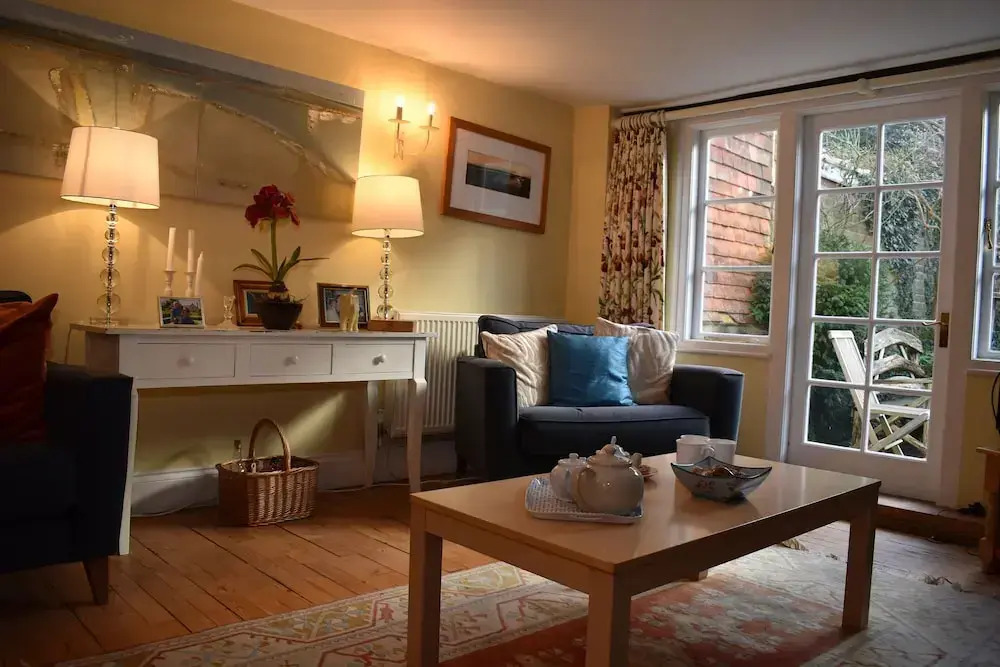 Whitefriars, Rye - central location with parking for 3 cars - large family home