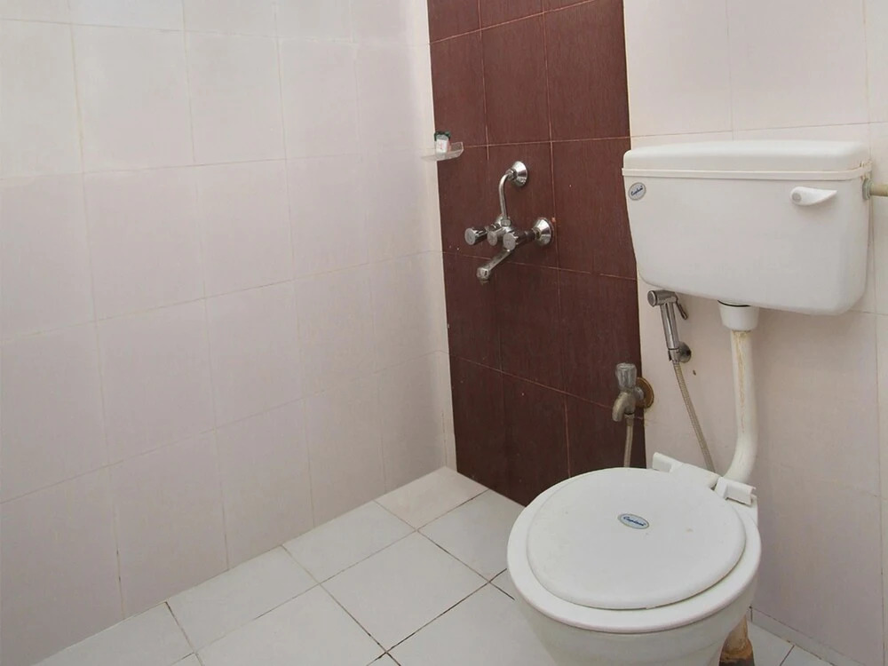 Charu Comforts by OYO Rooms