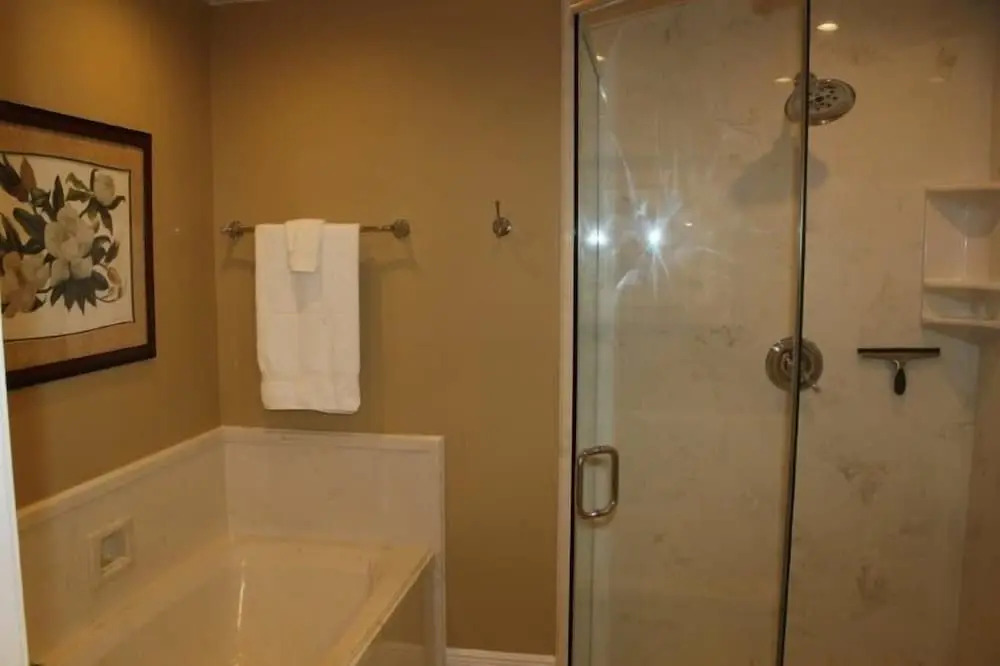 Lighthouse 1405 by ALBVR - Floor to ceiling sliding glass doors - 2BR plus kids bunk room