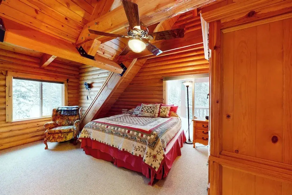 Quiet 2BR Fireplace Balcony W & D