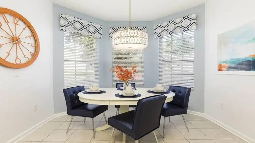 Villa 7799 Basnett Windsor Hills