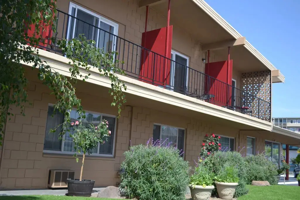 SeaSide Inn & Suites