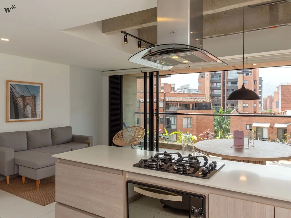 w Amazing 2BR w/ AC in Laureles