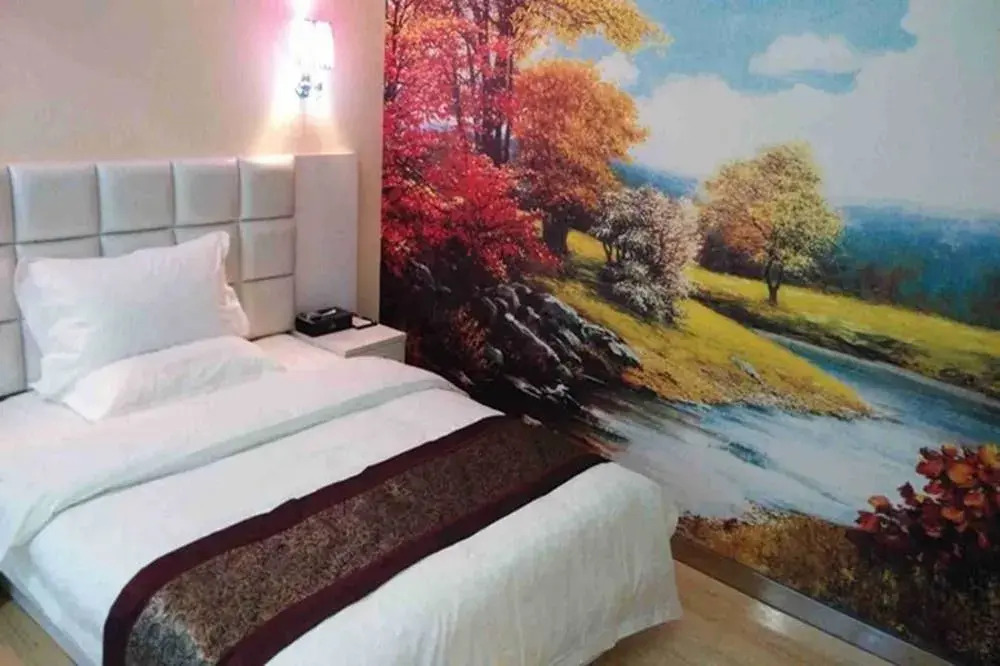 Tiantian Fashion Hotel (Luoyang Longmen High-speed Railway Station)