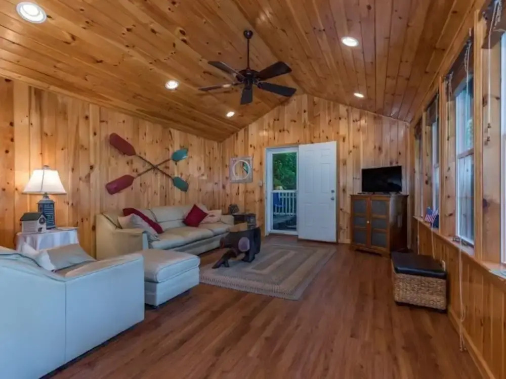 Cottage In The Cove