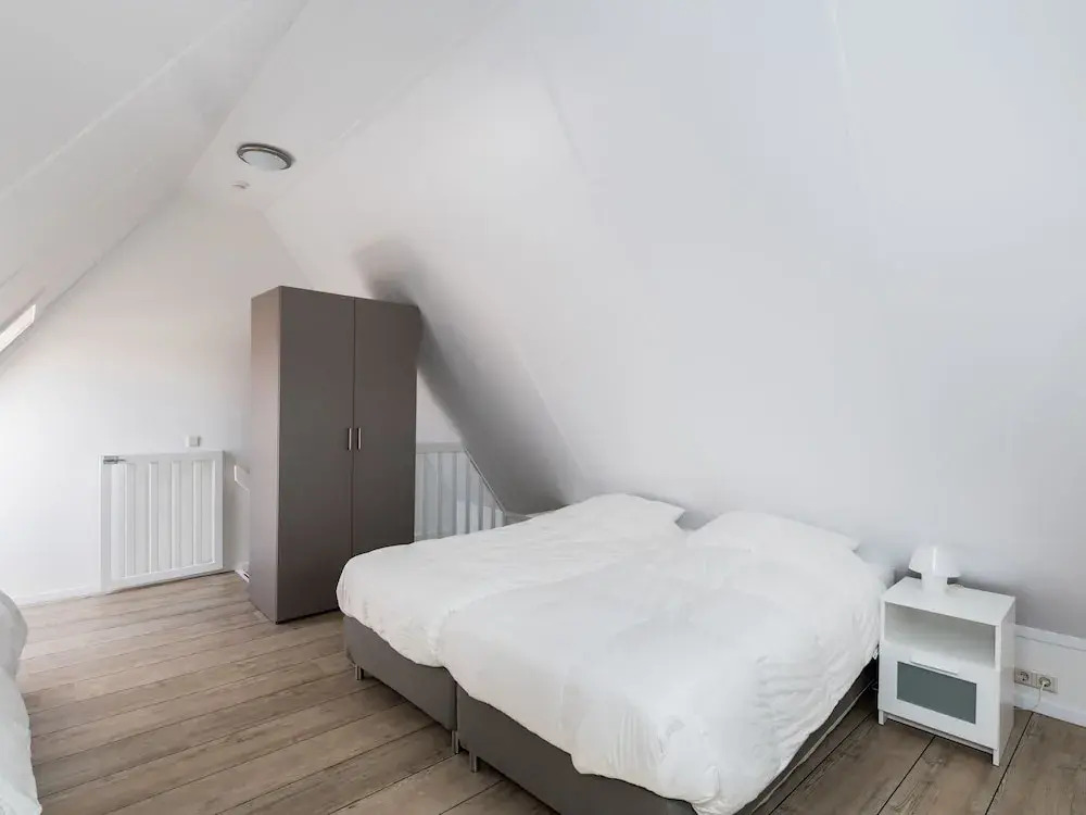 Lovely Holiday Home in Ouddorp Near Lake