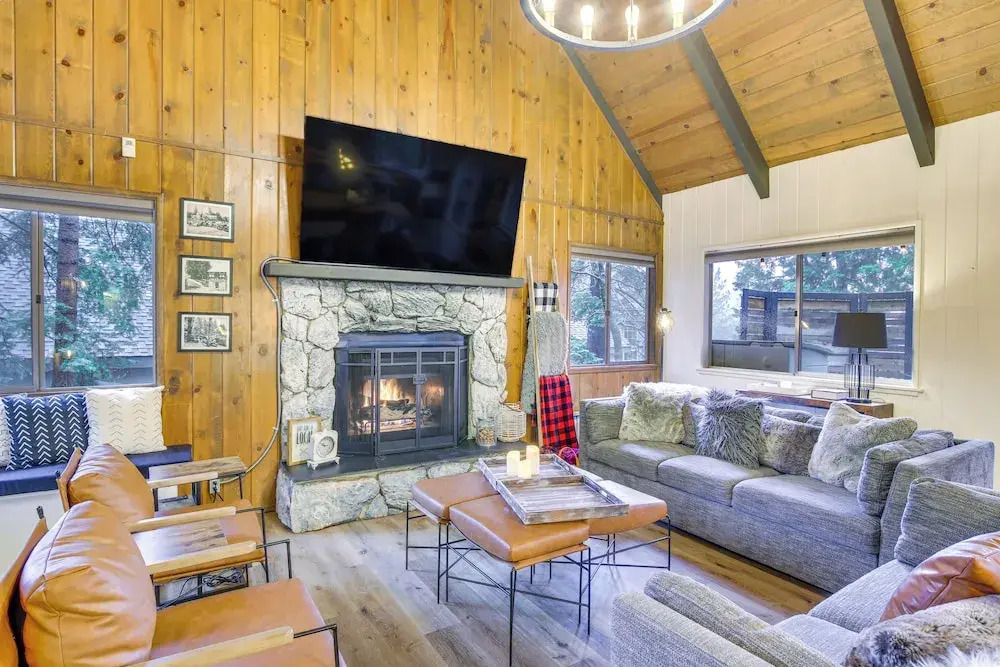 Cozy & Chic Lake Arrowhead Cabin w/ Deck