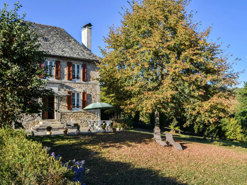 Rural Holiday Home In Sénezergues With Garden