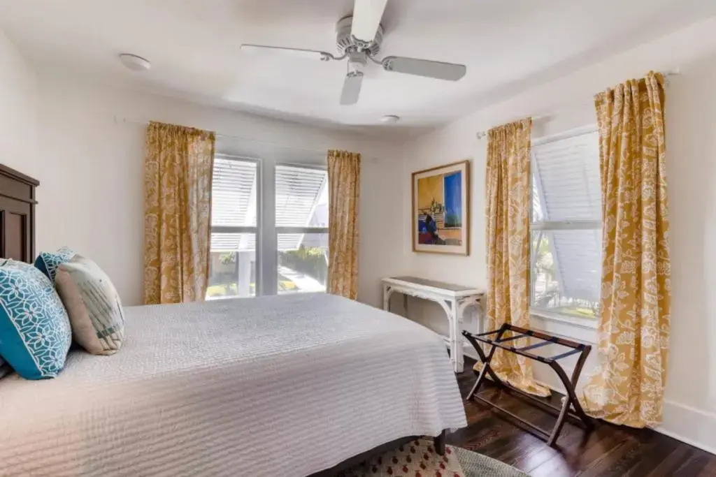The Periwinkle House - 4bd-2ba - Sleep 10