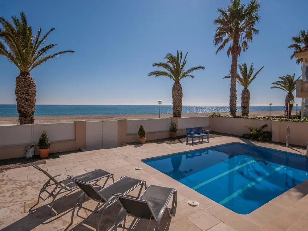Amazing Villa on the Beach for 8 Persons With Private Pool in Miami Playa